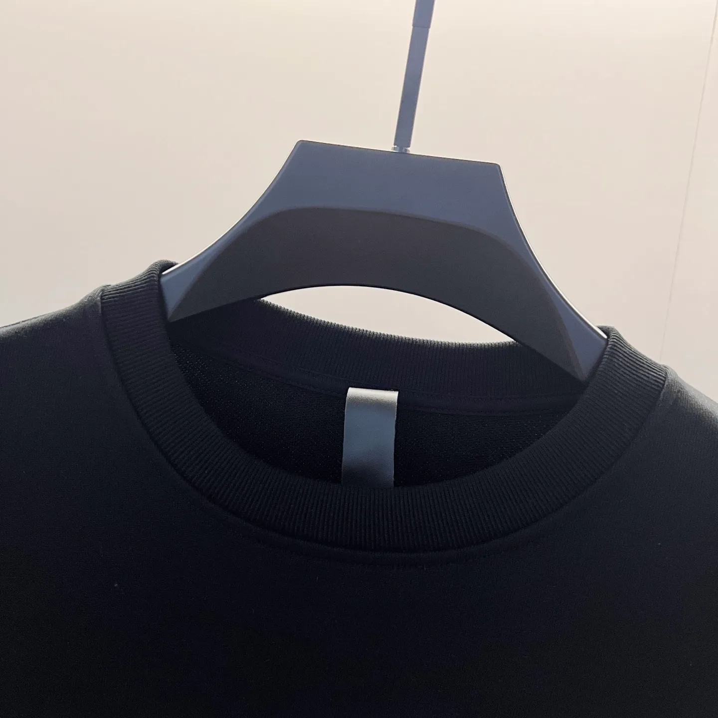🅿️250 chrome hearts/Chrome Hearts 420g pure cotton round neck sweatshirt Sanskrit embroidery🪡 Letter LOGO logo leather label✝️Cross craft Official synchronization 1:1 original mold opening Fashion personality Versatile trend Pure original quality Original washed fabric Tag Collar label Washed wheat Three complete labels Color: Black. White. Size: XS-L